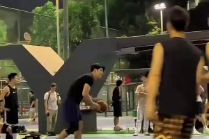 好家伙，你们打场野球，这强度比当年黄绿大战还大