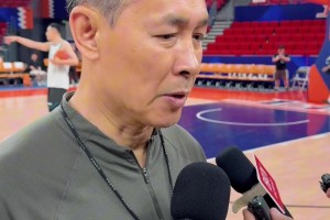 每一帧都很像！白人模仿帝模仿骑士米切尔打球